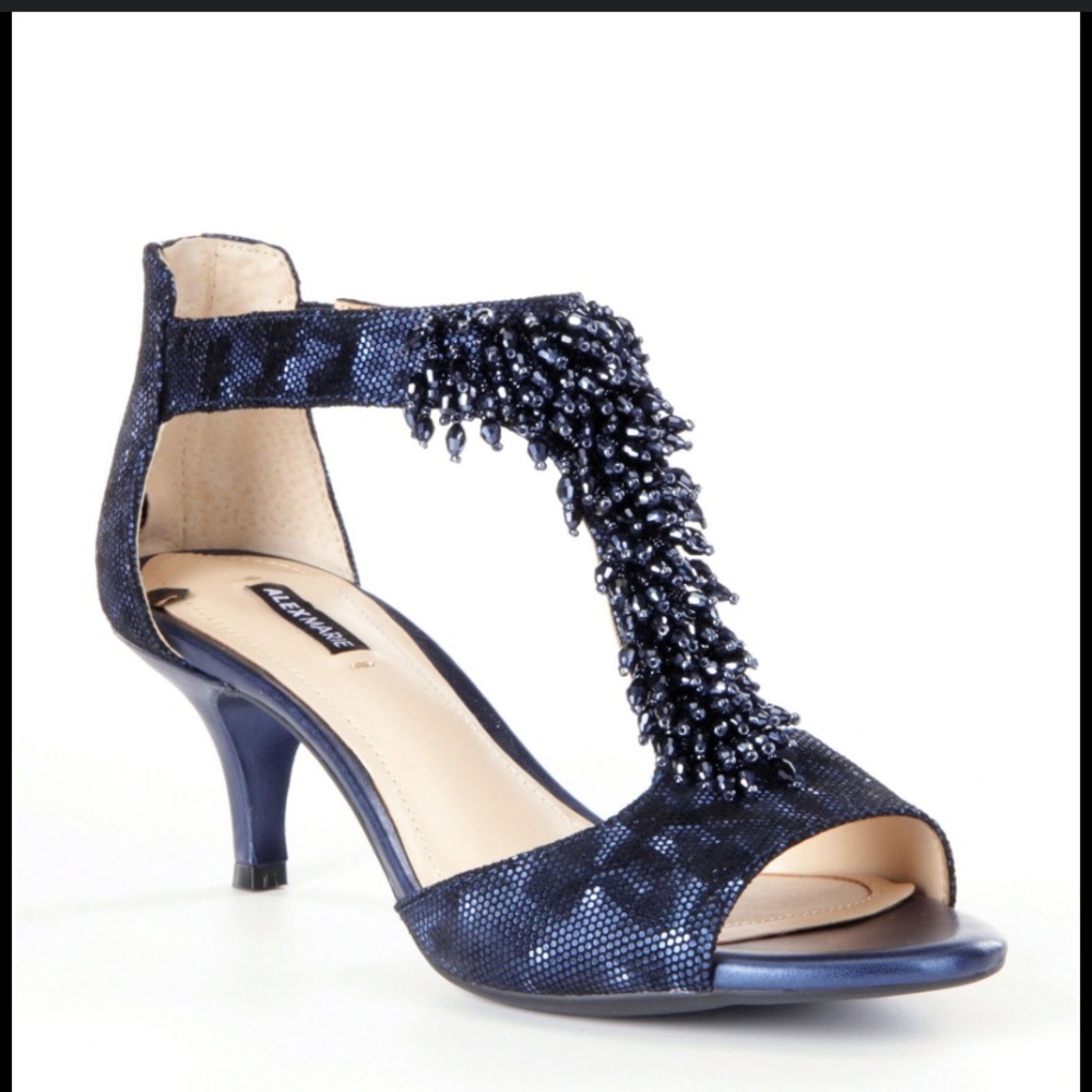 Taking offers Discontinued “Alex Marie” leather/synth blend blue kitten heels!